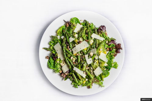 蘆筍蝦苗沙拉板與奶酪 一道輕盈美食的視覺(jué)盛宴